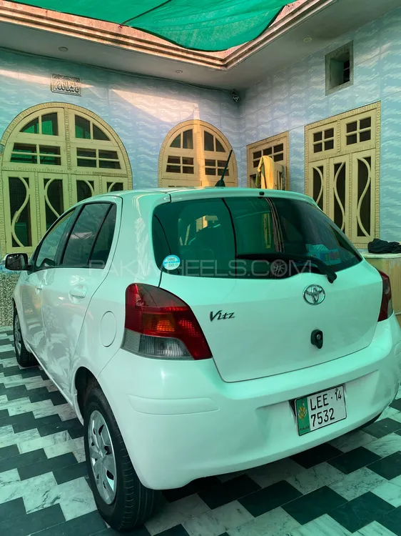 Toyota Vitz 2010 for Sale in Mardan Image-1