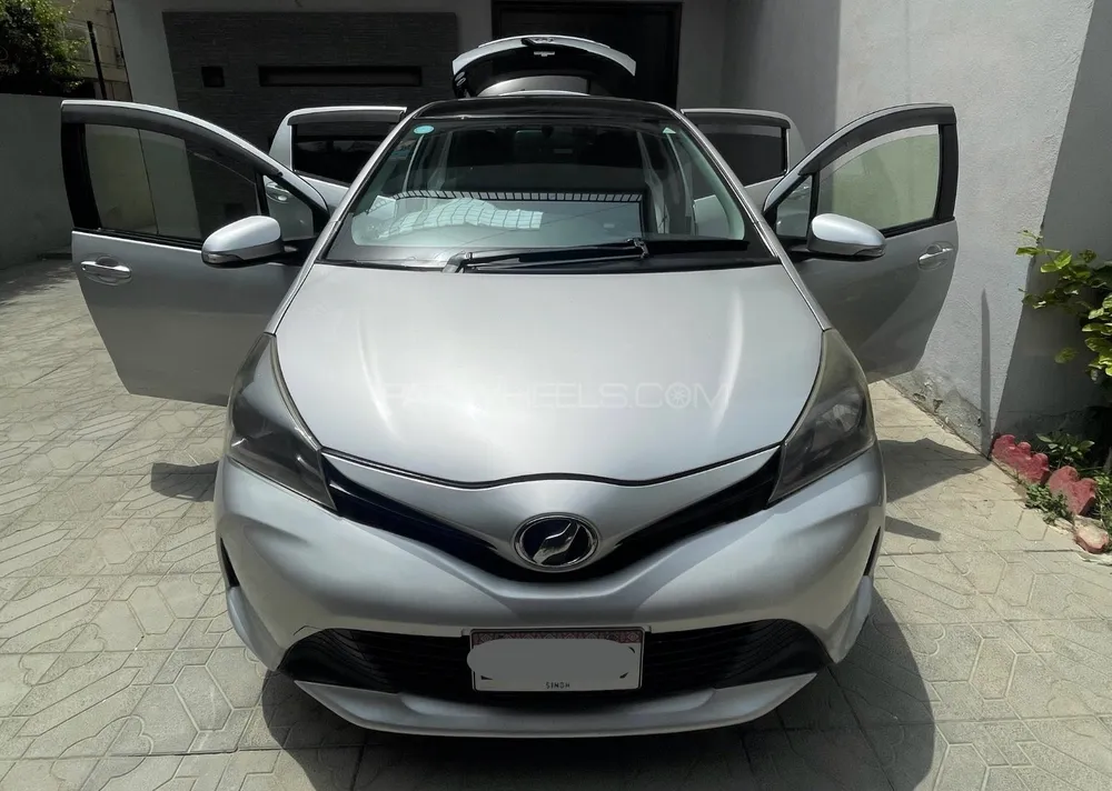 Toyota Vitz 2016 for Sale in Karachi Image-1