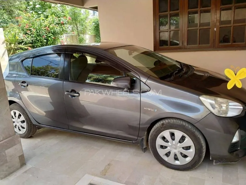 Toyota Aqua 2013 for Sale in Karachi Image-1