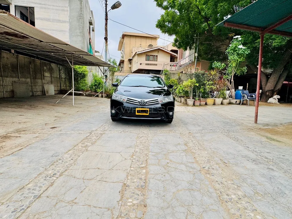Toyota Corolla 2015 for Sale in Karachi Image-1