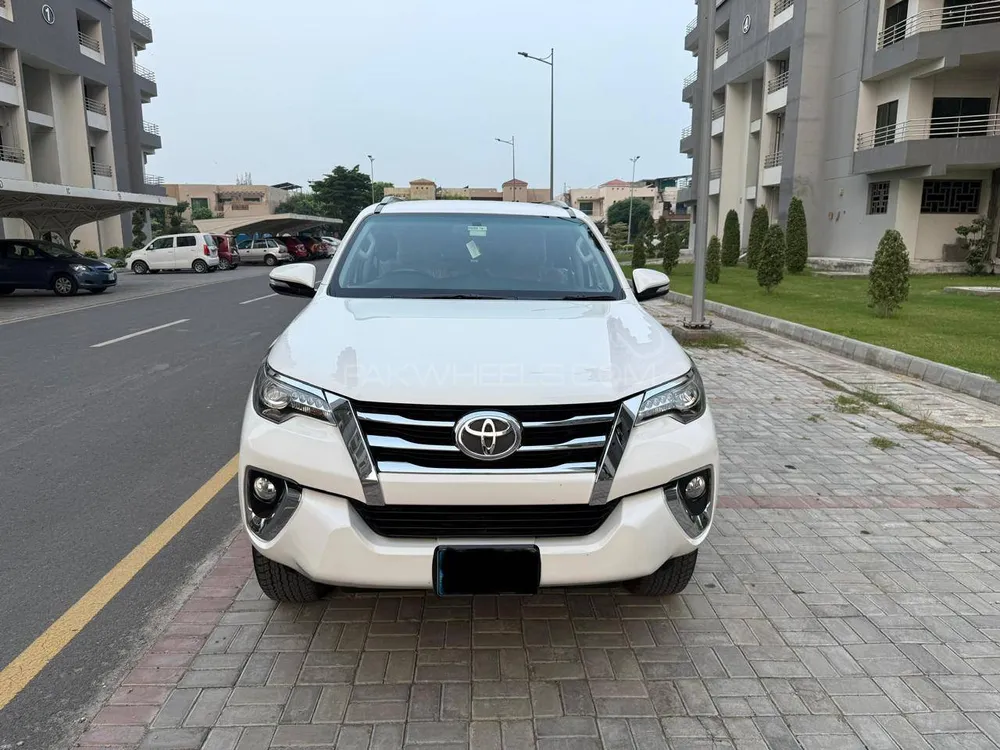 Toyota Fortuner 2017 for Sale in Lahore Image-1