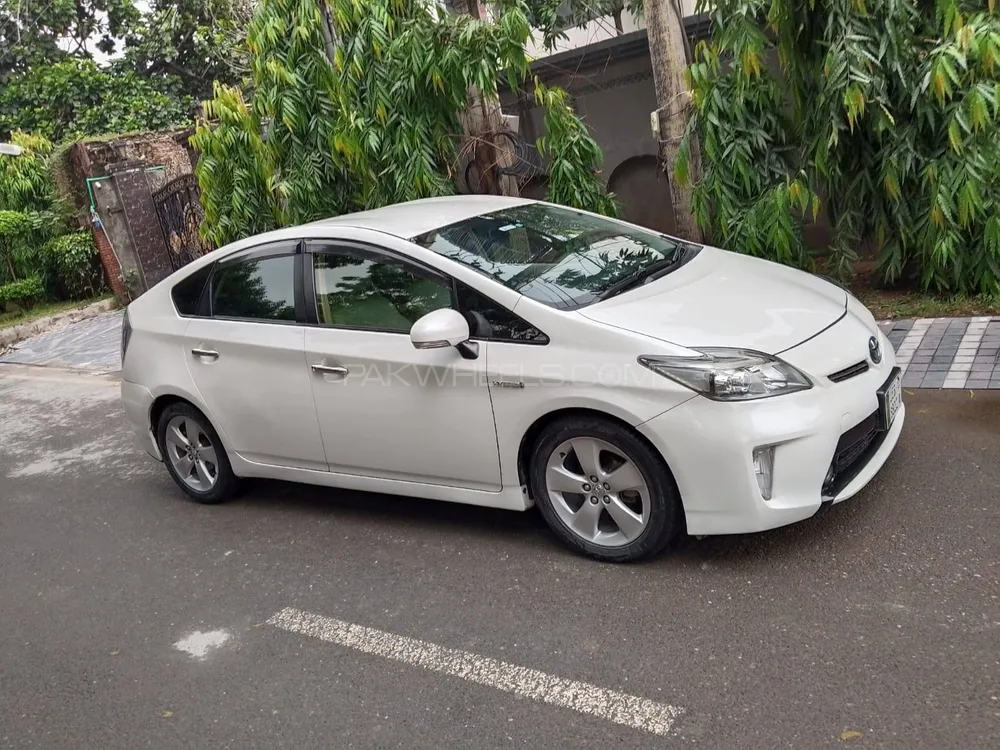 Toyota Prius 2014 for Sale in Lahore Image-1