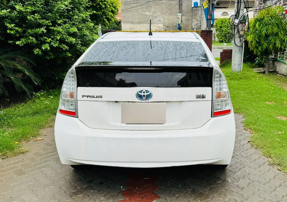 Toyota Prius 2011 for Sale in Lahore Image-1