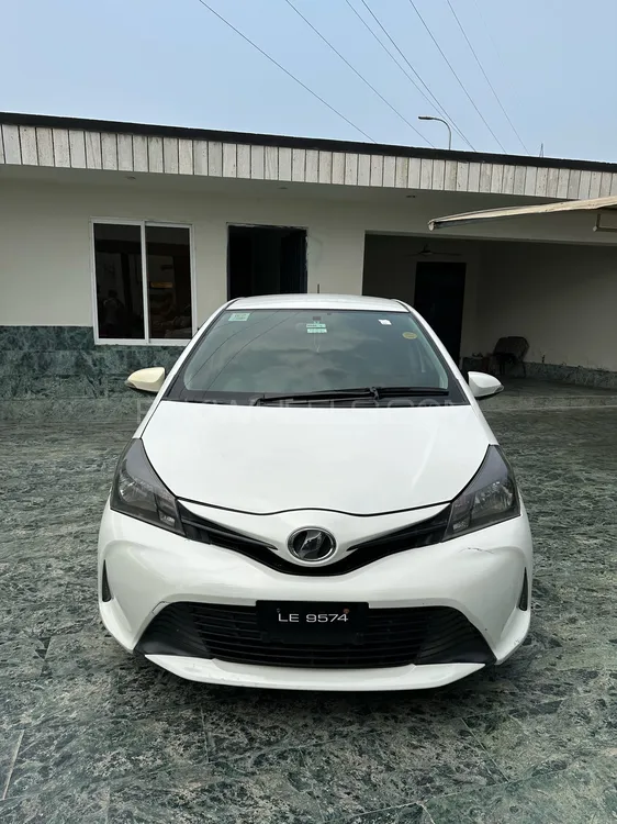 Toyota Vitz 2015 for Sale in Faisalabad Image-1