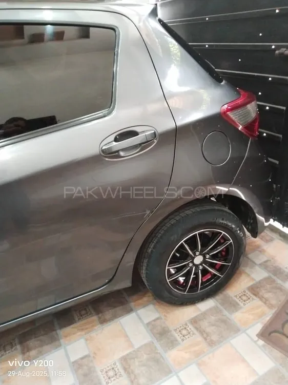 Toyota Vitz 2017 for Sale in Lahore Image-1