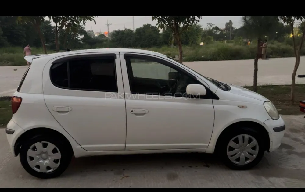 Toyota Vitz 2004 for Sale in Islamabad Image-1