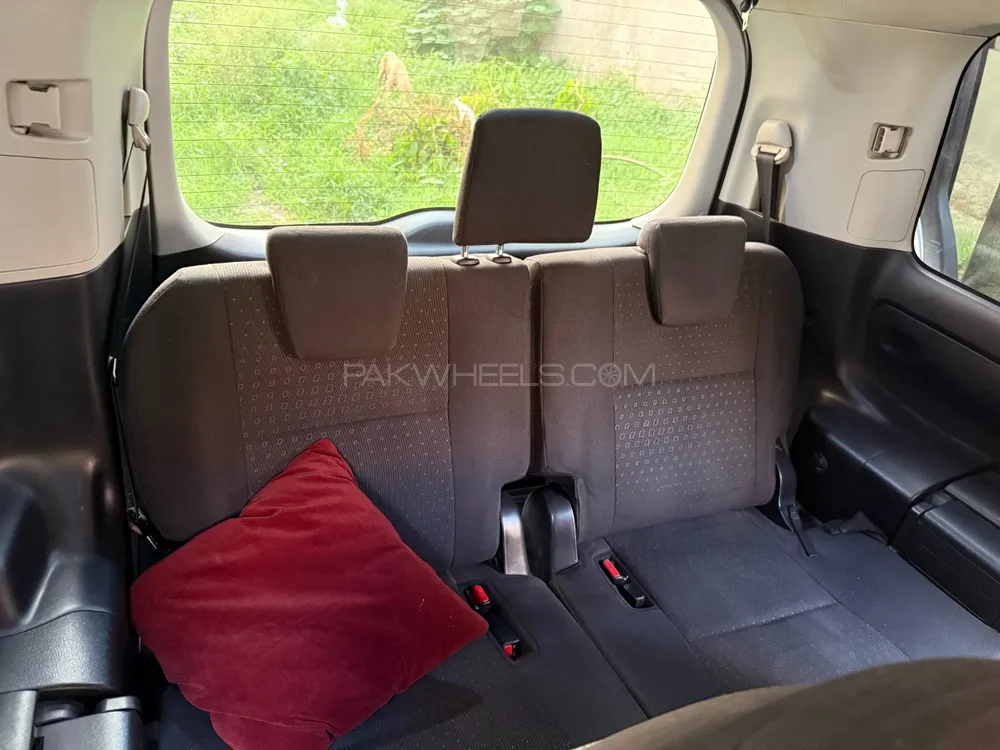 Toyota Voxy 2014 for Sale in Lahore Toyota Voxy 2014 for Sale in Lahore Image-15
