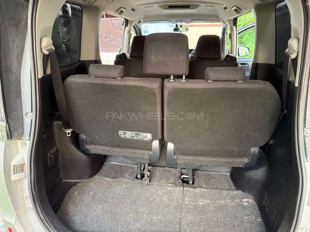 Toyota Voxy 2014 for Sale in Lahore Toyota Voxy 2014 for Sale in Lahore Image-12