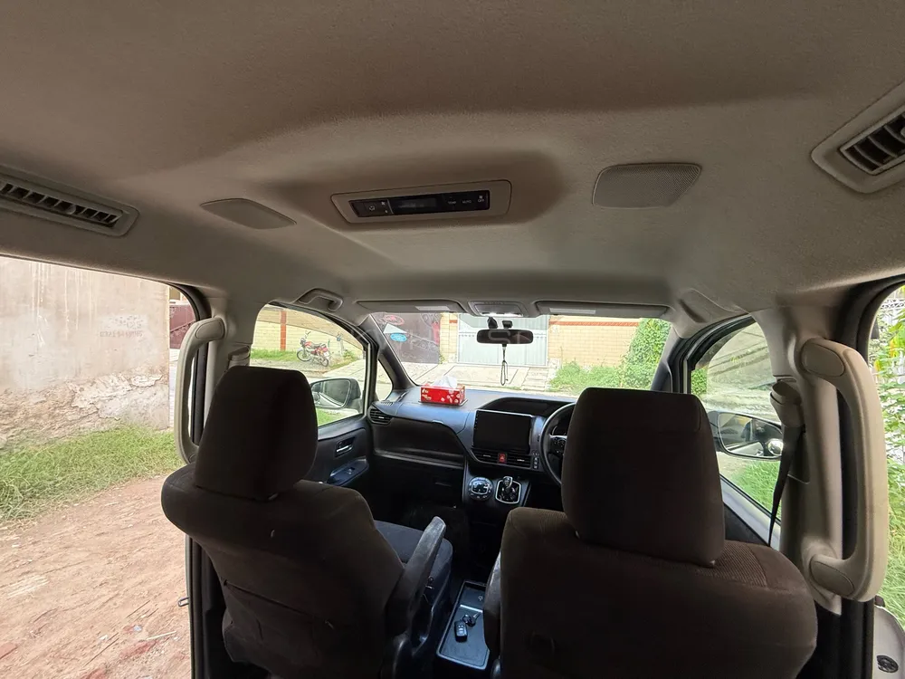 Toyota Voxy 2014 for Sale in Lahore Toyota Voxy 2014 for Sale in Lahore Image-17