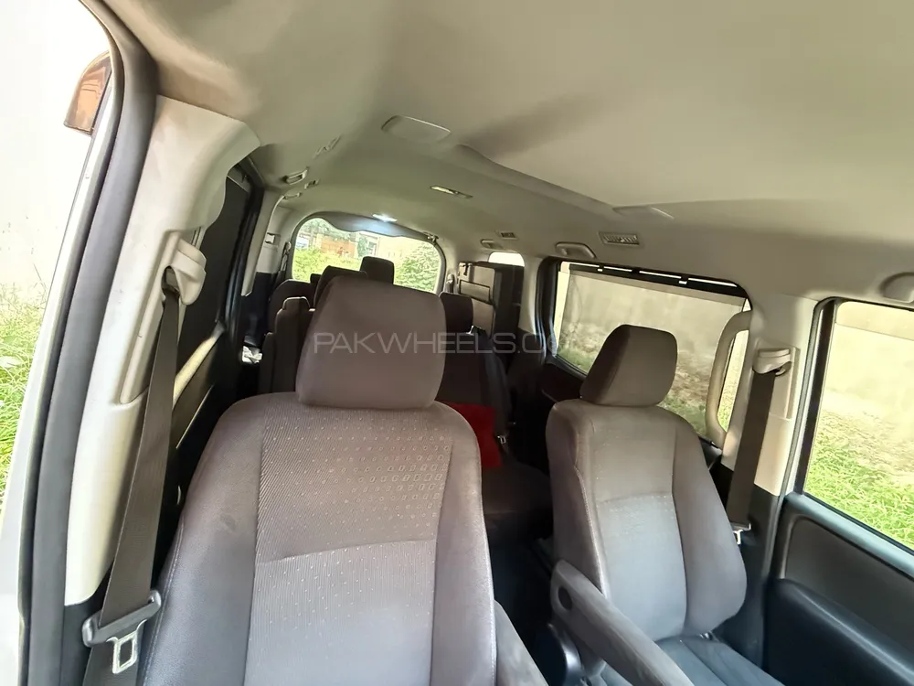 Toyota Voxy 2014 for Sale in Lahore Toyota Voxy 2014 for Sale in Lahore Image-9