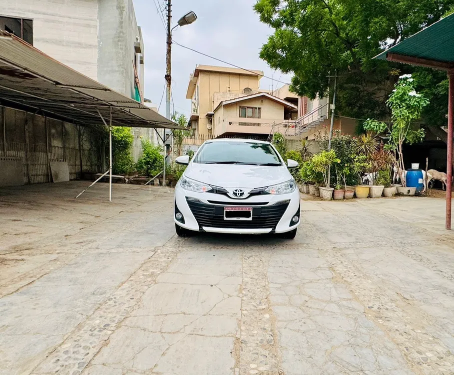 Toyota Yaris Sedan 2021 for Sale in Karachi Image-1