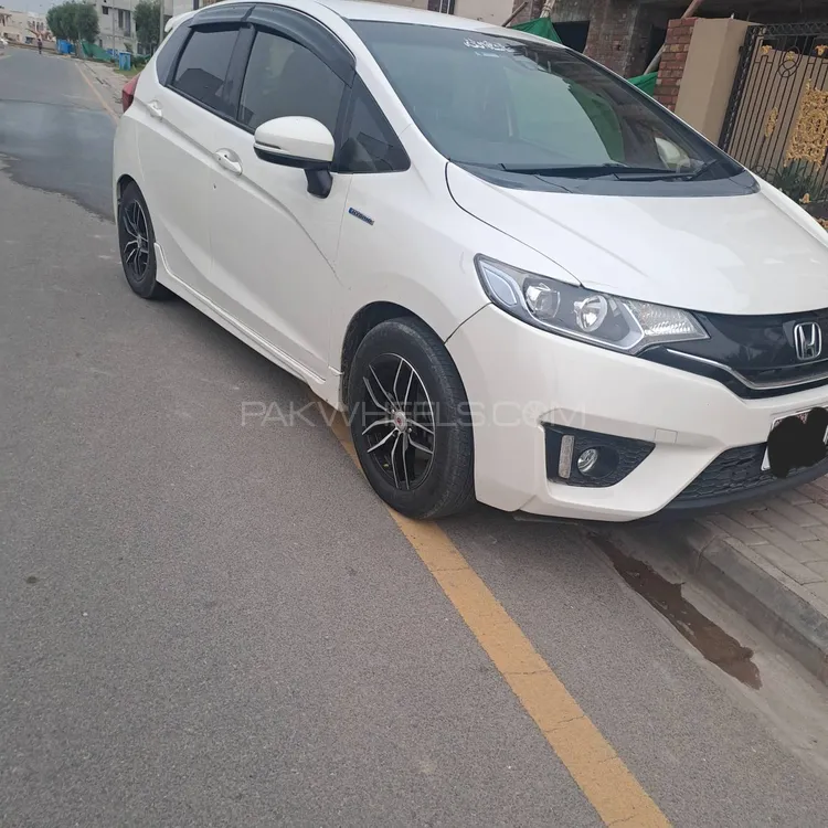 Honda Fit 2017 for Sale in Lahore Image-1