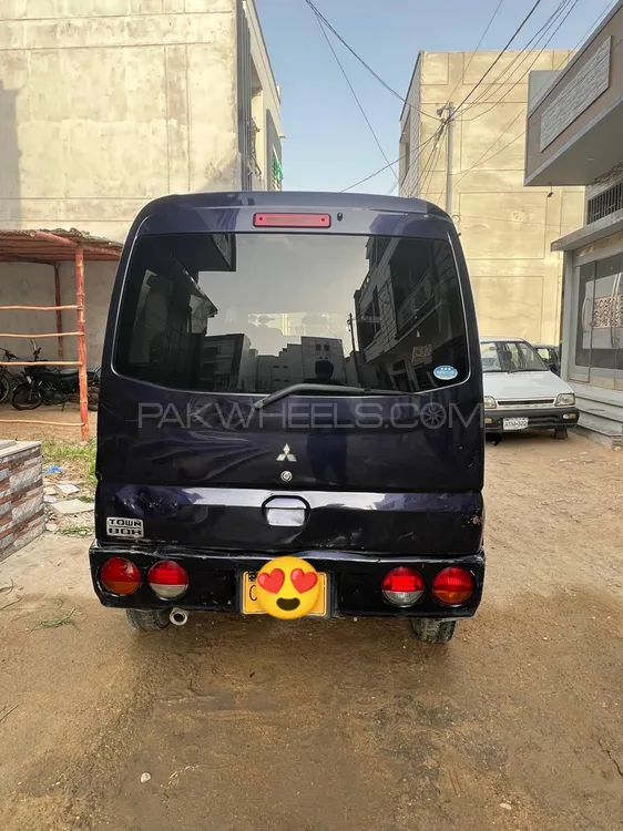 Mitsubishi Town Box 2011 for Sale in Karachi Mitsubishi Town Box 2011 for Sale in Karachi Image-4