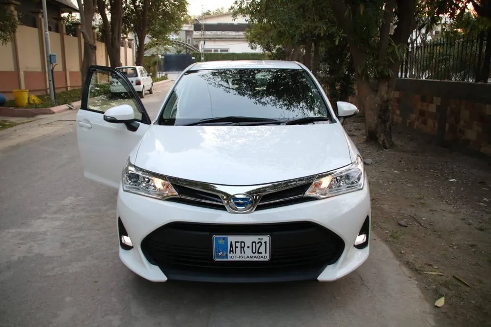 Toyota Corolla Axio 2017 for Sale in Peshawar Image-1