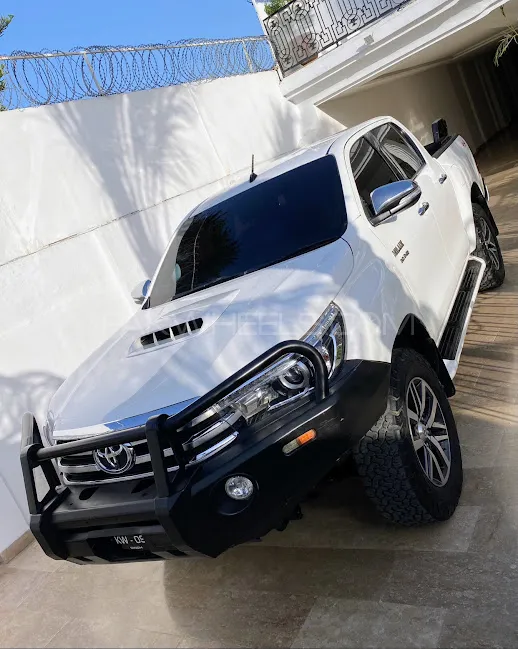 Toyota Hilux 2016 for Sale in Islamabad Image-1