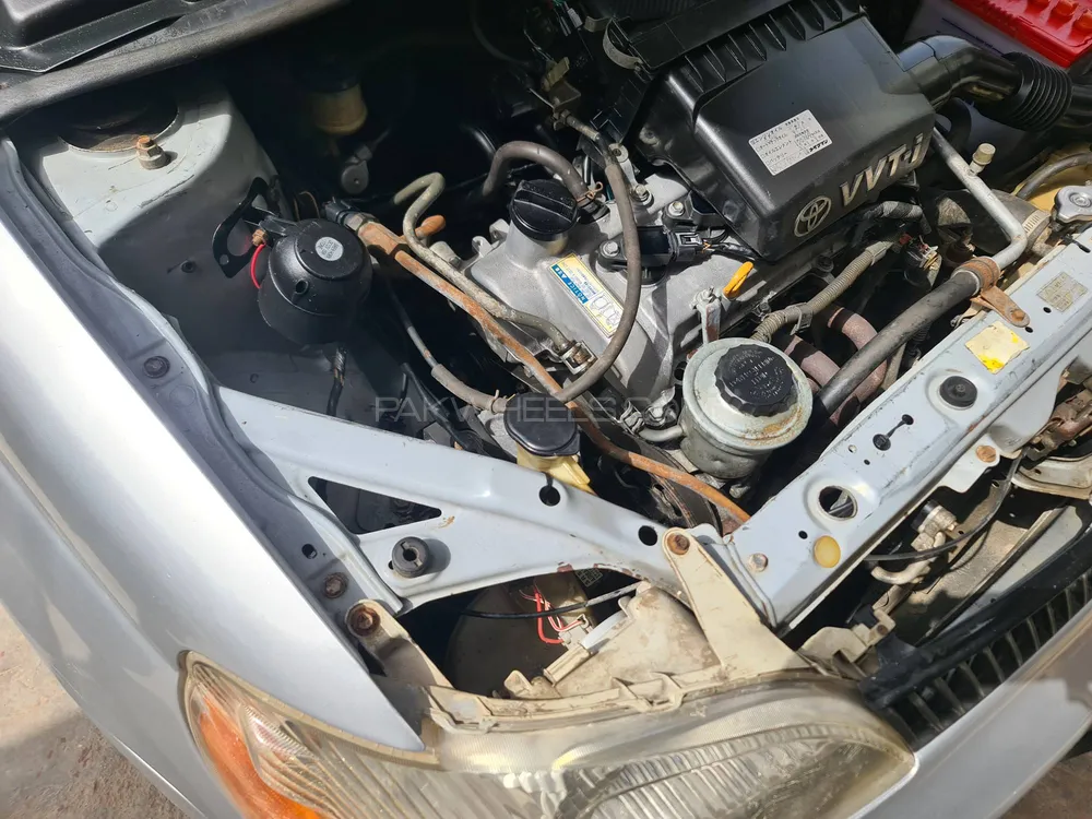 Toyota Platz 2000 for Sale in Karachi Image-1