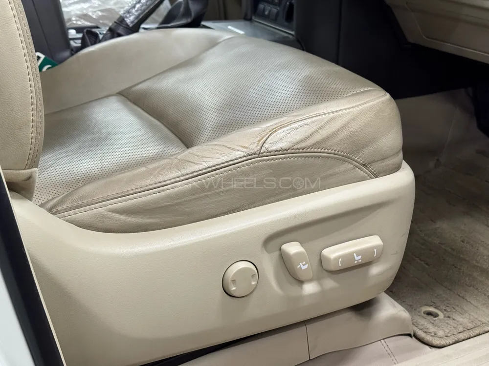 Toyota Prado 2019 for Sale in Peshawar Toyota Prado 2019 for Sale in Peshawar Image-12