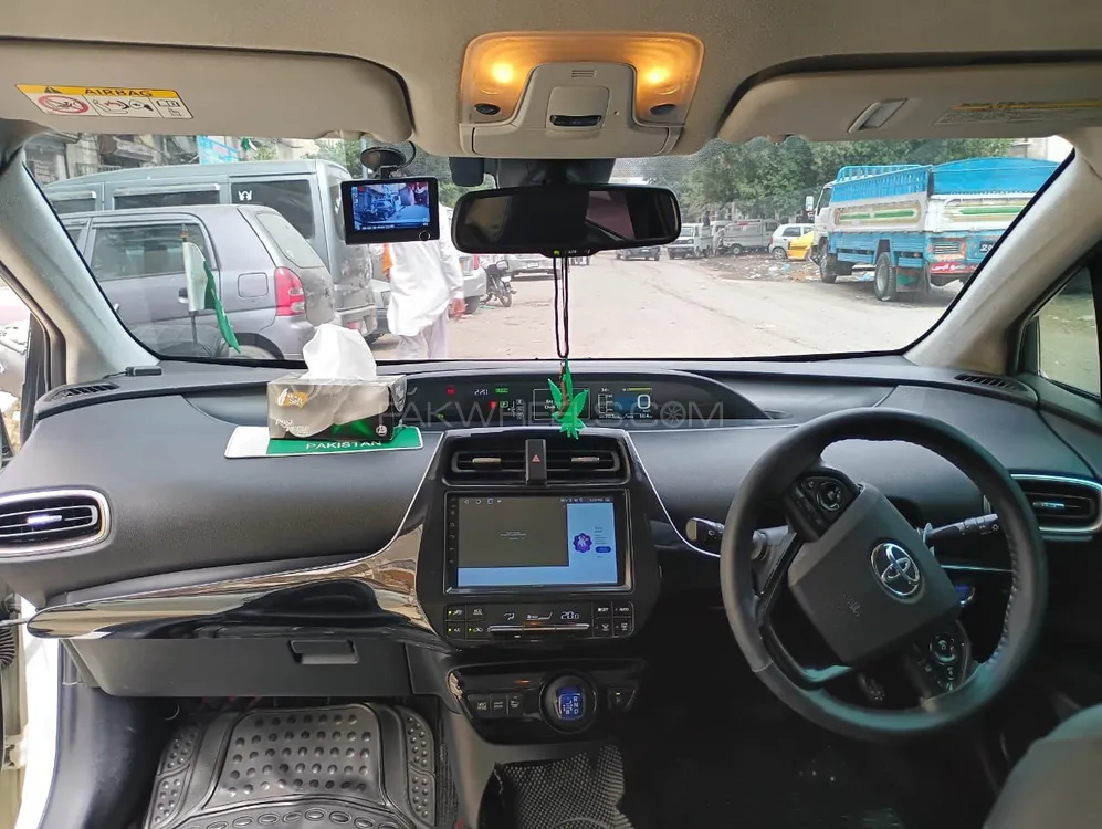 Toyota Prius 2018 for Sale in Karachi Image-1