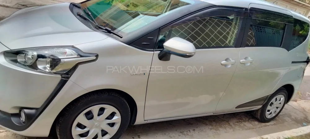 Toyota Sienta 2018 for Sale in Peshawar Toyota Sienta 2018 for Sale in Peshawar Image-6
