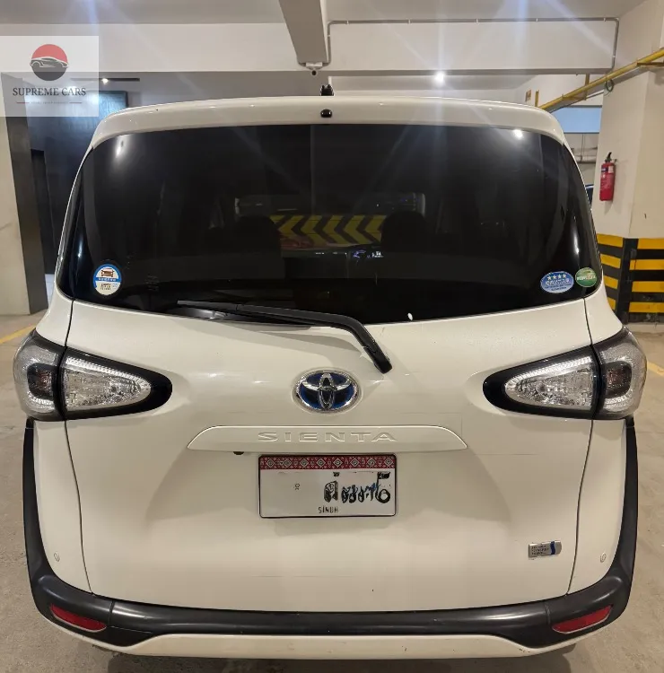 Toyota Sienta 2018 for Sale in Karachi Image-1