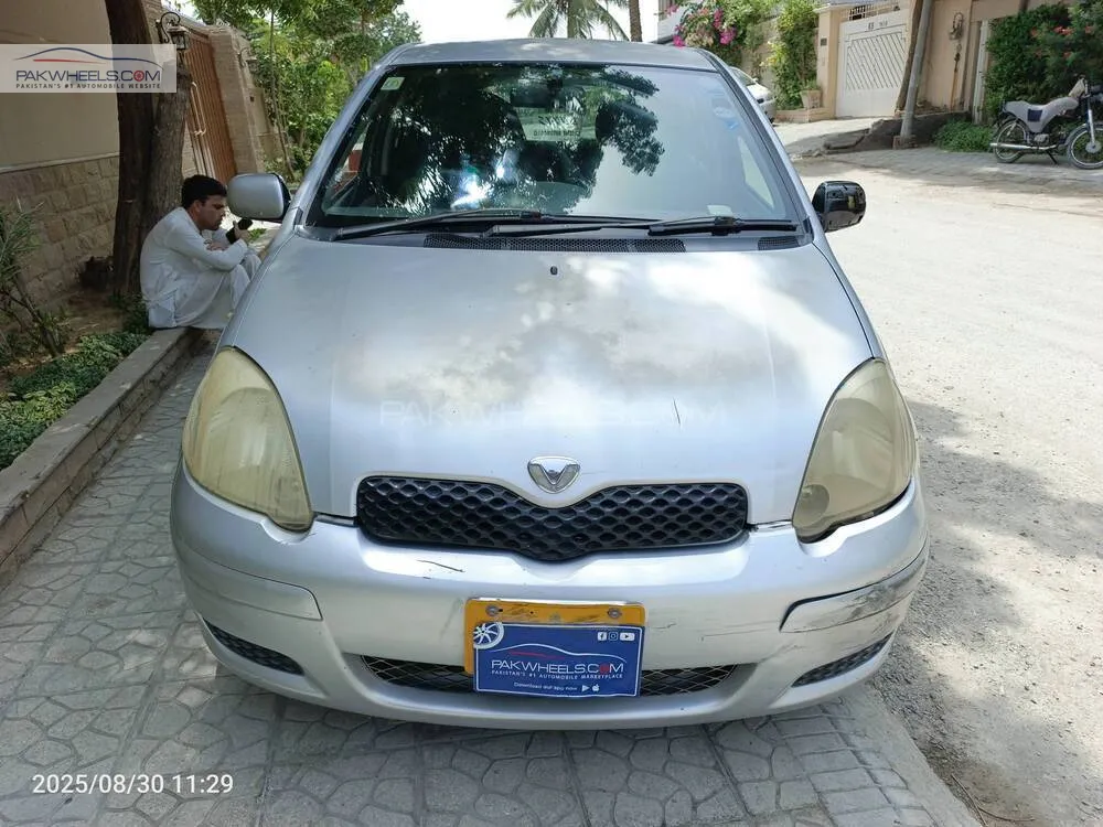 Toyota Vitz 2004 for Sale in Karachi Image-1