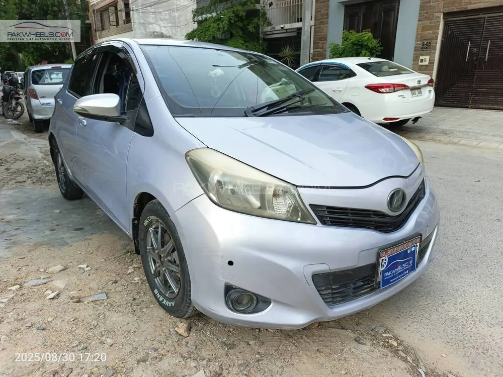 Toyota Vitz 2013 for Sale in Karachi Image-1