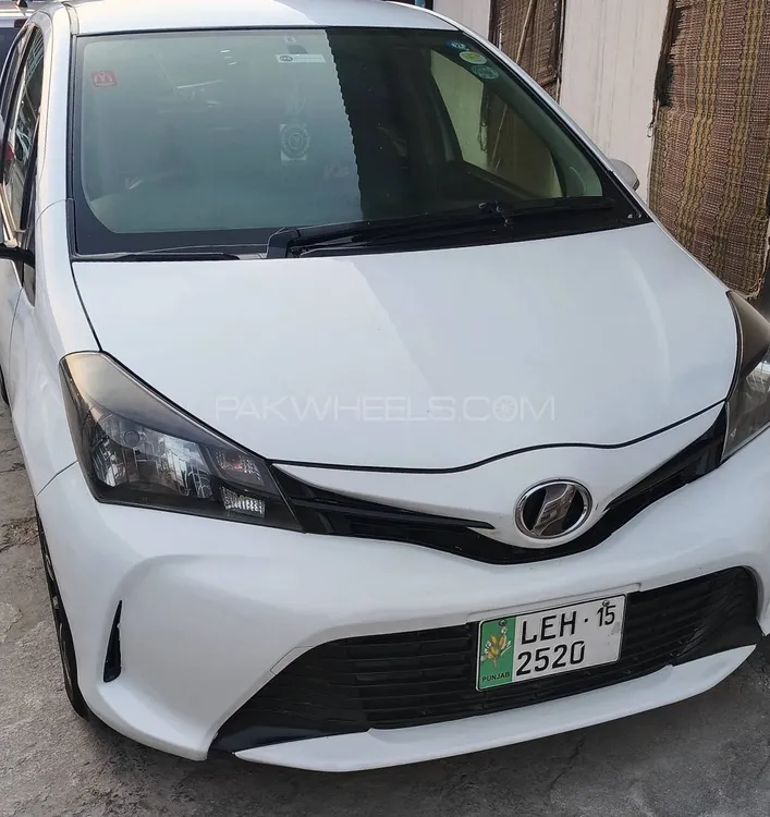 Toyota Vitz 2014 for Sale in Peshawar Image-1