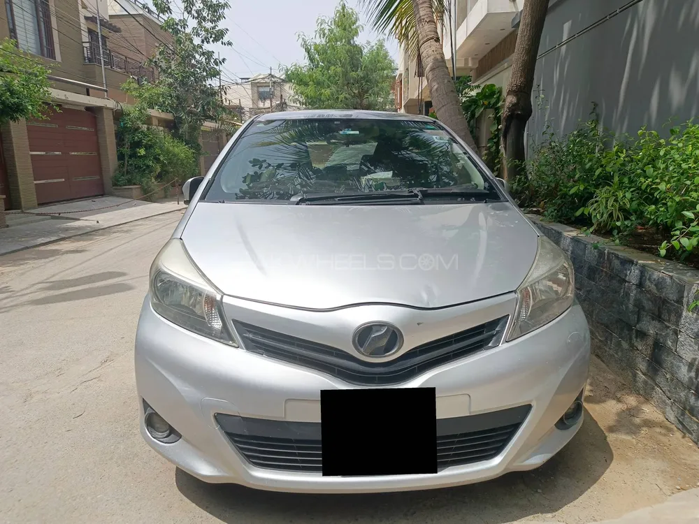Toyota Vitz 2014 for Sale in Karachi Image-1
