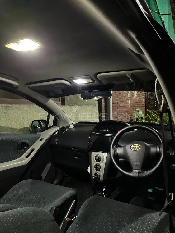 Toyota Vitz 2006 for Sale in Lahore Image-1