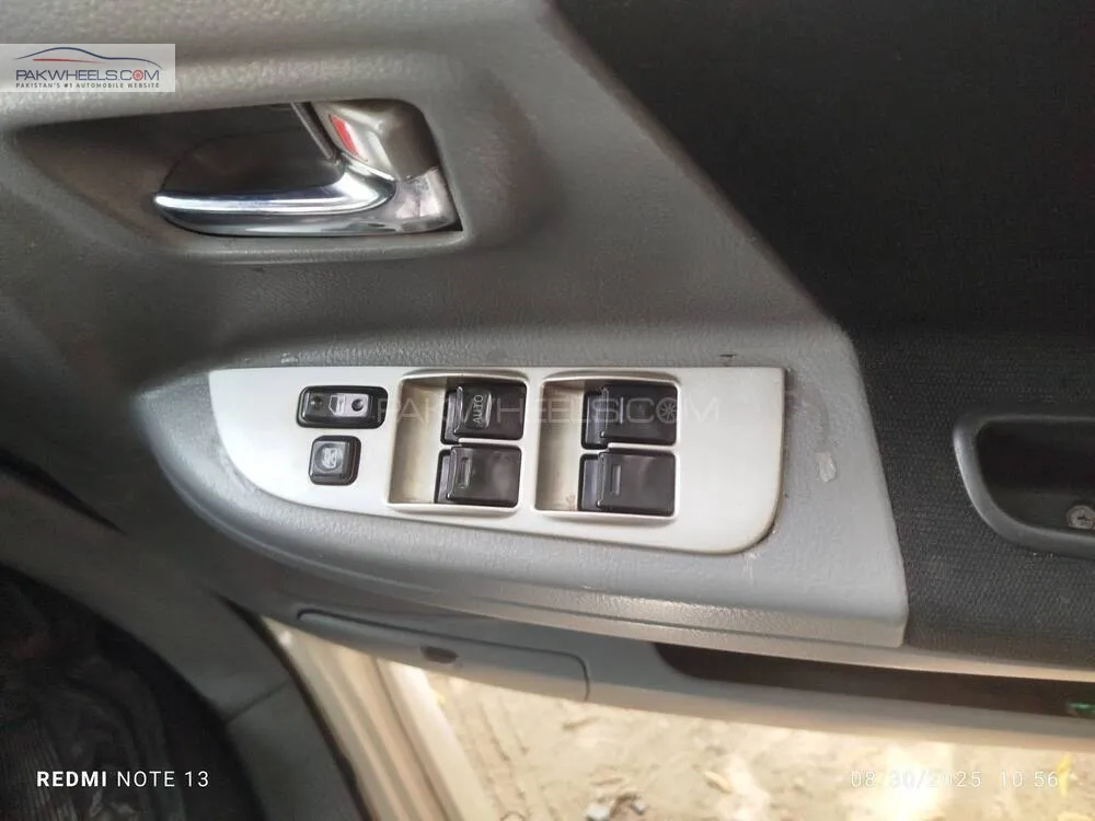Toyota Voxy 2004 for Sale in Karachi Toyota Voxy 2004 for Sale in Karachi Image-10