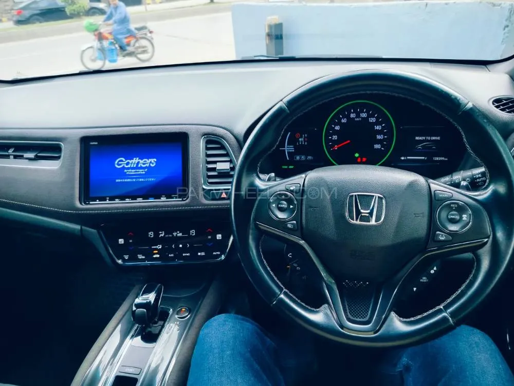 Honda Vezel 2018 for Sale in Rawalpindi Image-1