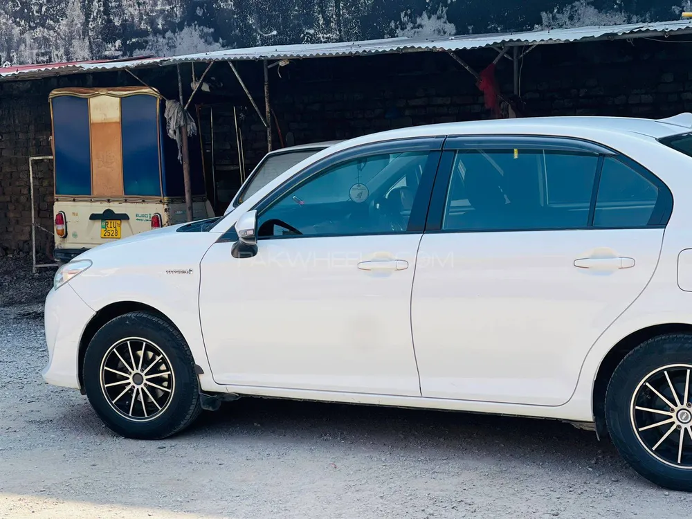 Toyota Corolla Axio 2017 for Sale in Mardan Image-1