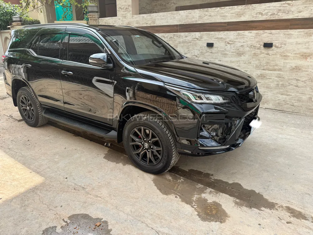Toyota Fortuner 2025 for Sale in Islamabad Image-1