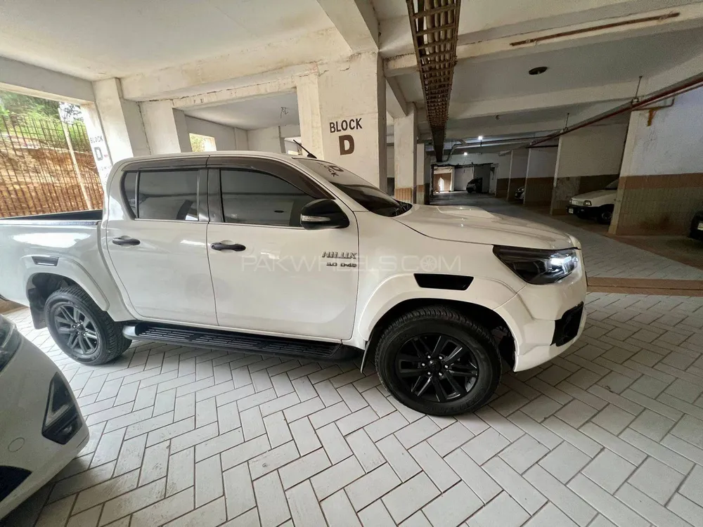 Toyota Hilux 2017 for Sale in Karachi Image-1