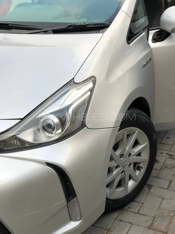 Toyota Prius Alpha 2011 for Sale in Lahore Toyota Prius Alpha 2011 for Sale in Lahore Image-3