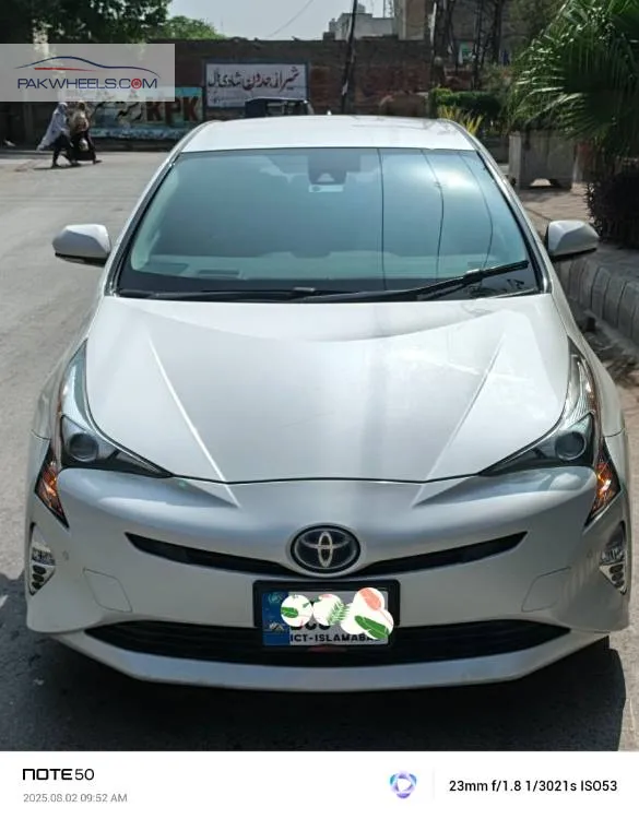 Toyota Prius 2017 for Sale in Peshawar Image-1