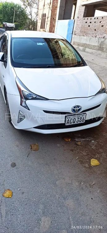 Toyota Prius 2017 for Sale in Faisalabad Image-1