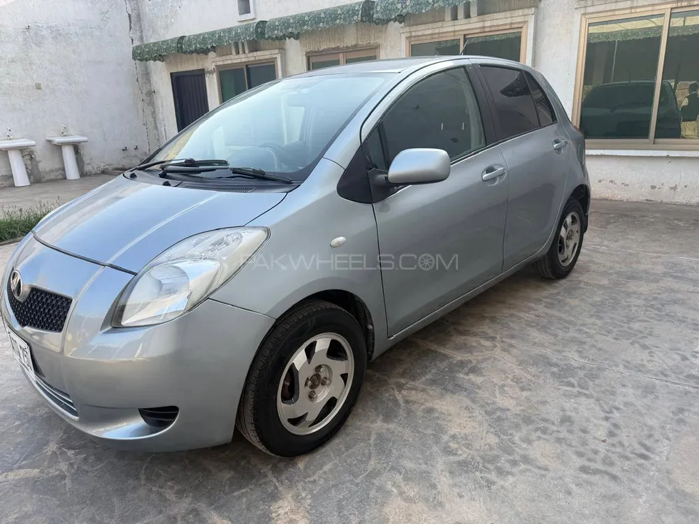 Toyota Vitz 2007 for Sale in Multan Image-1