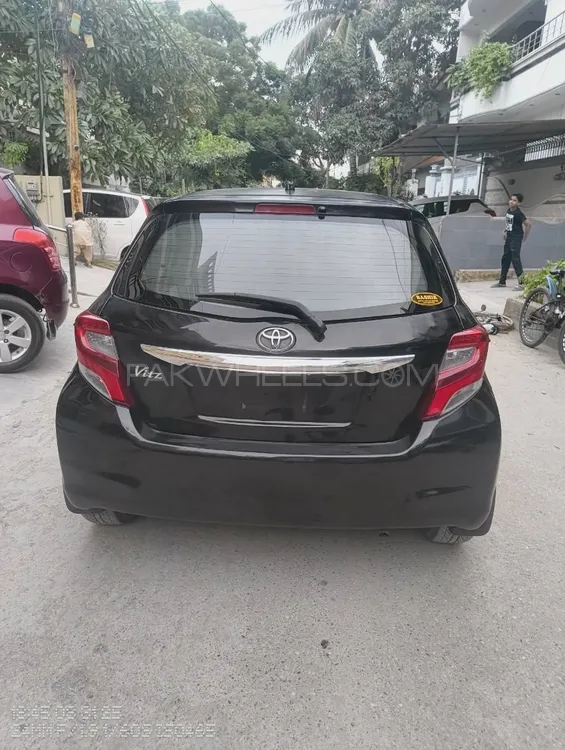 Toyota Vitz 2014 for Sale in Karachi Image-1