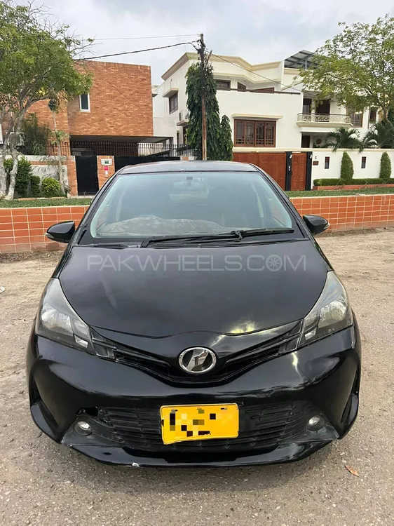 Toyota Vitz 2014 for Sale in Karachi Image-1