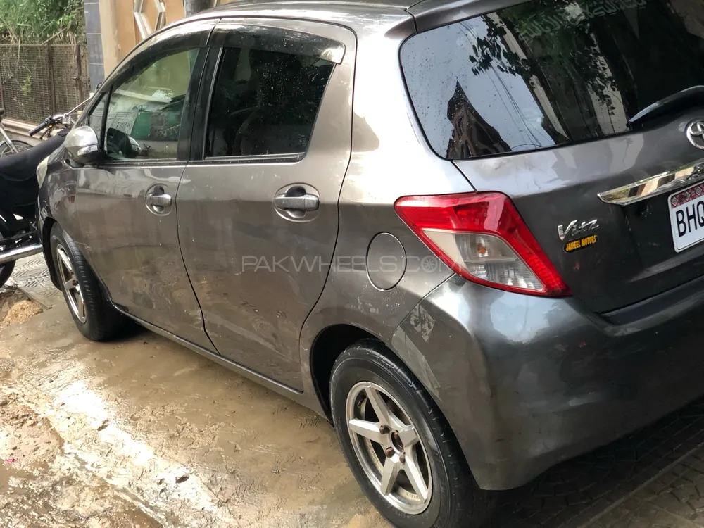 Toyota Vitz 2013 for Sale in Karachi Image-1