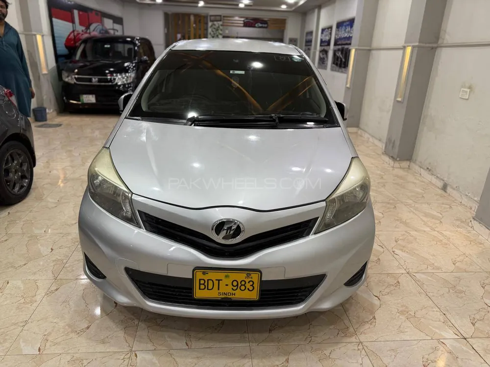 Toyota Vitz 2013 for Sale in Multan Image-1
