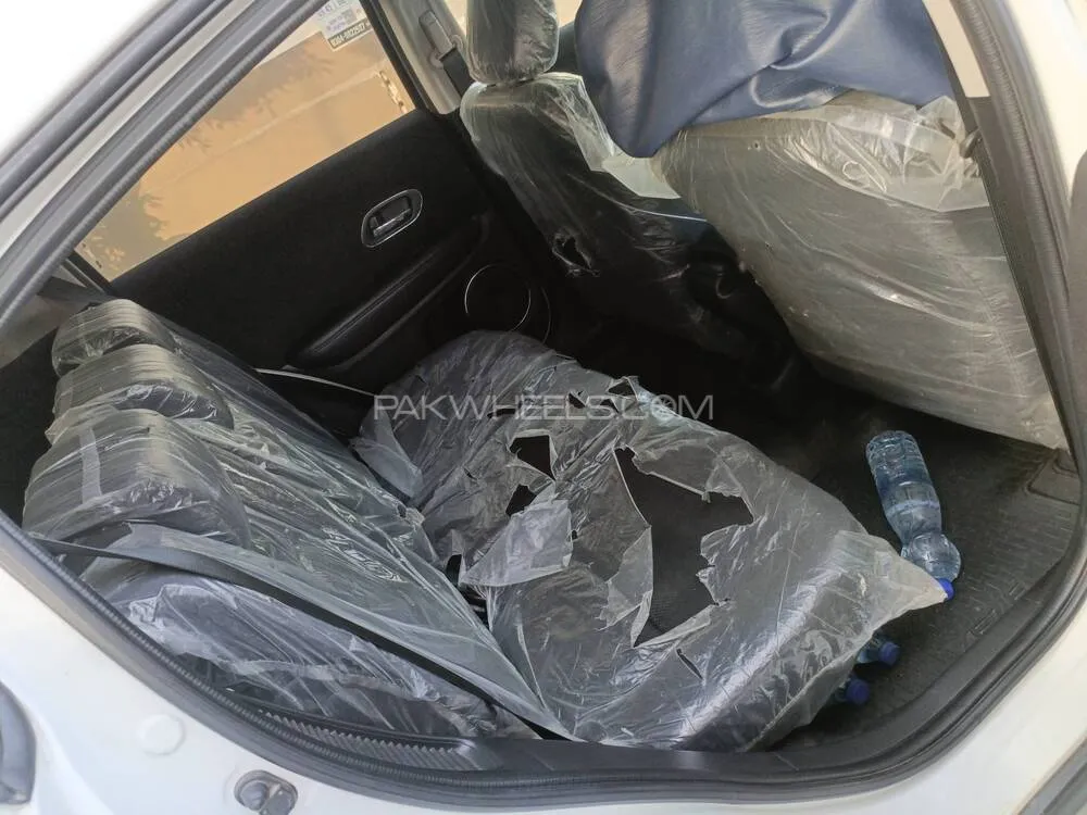 Honda Vezel 2016 for Sale in Faisalabad Honda Vezel 2016 for Sale in Faisalabad Image-11