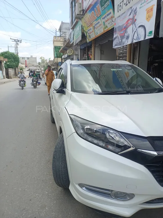 Honda Vezel 2015 for Sale in Attock Image-1