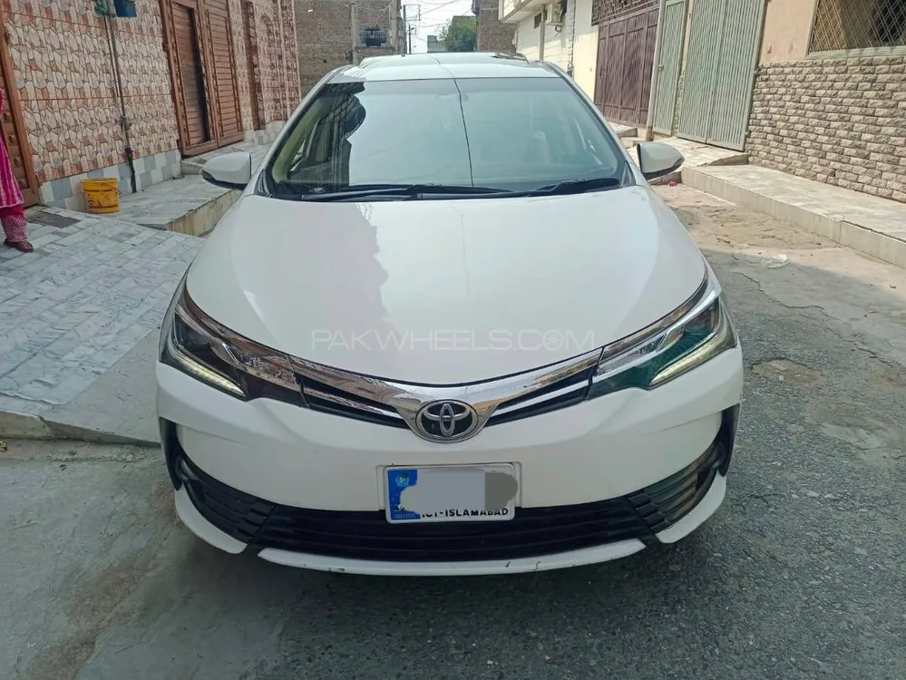 Toyota Corolla 2018 for Sale in Peshawar Image-1