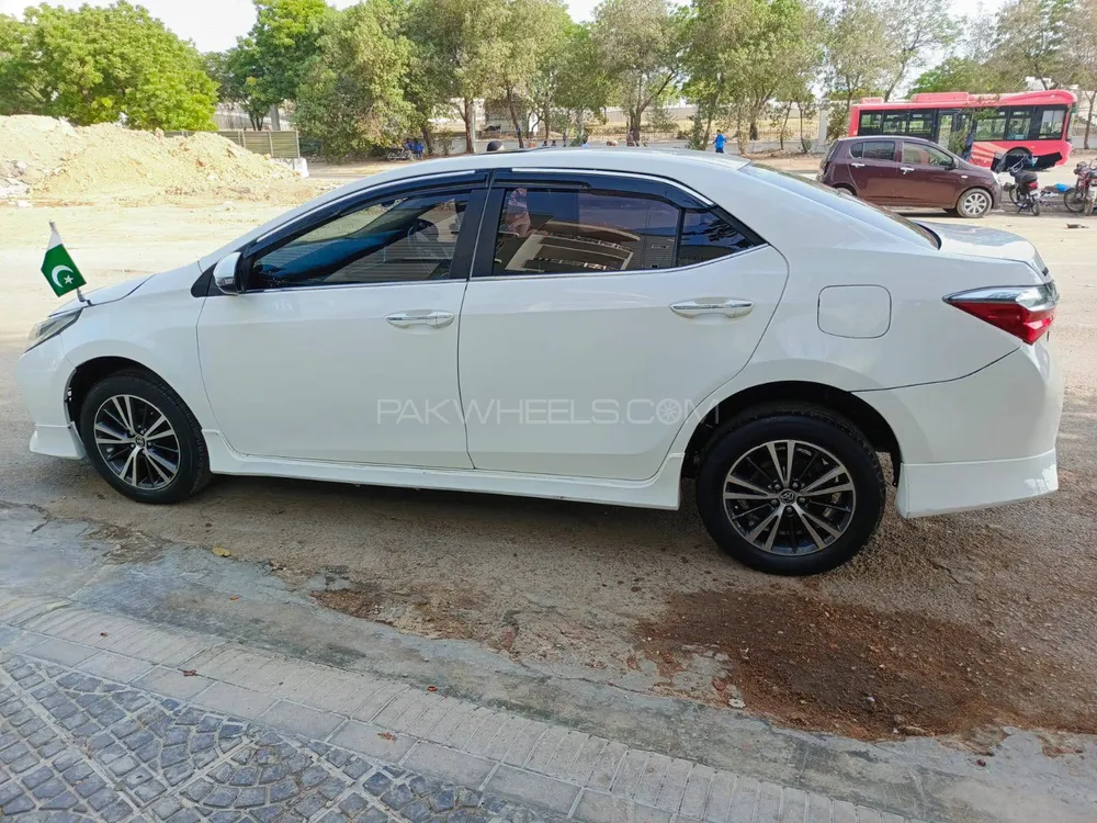 Toyota Corolla 2018 for Sale in Karachi Image-1