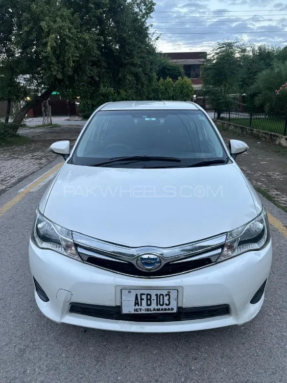 Toyota Corolla Axio 2014 for Sale in Lahore Image-1