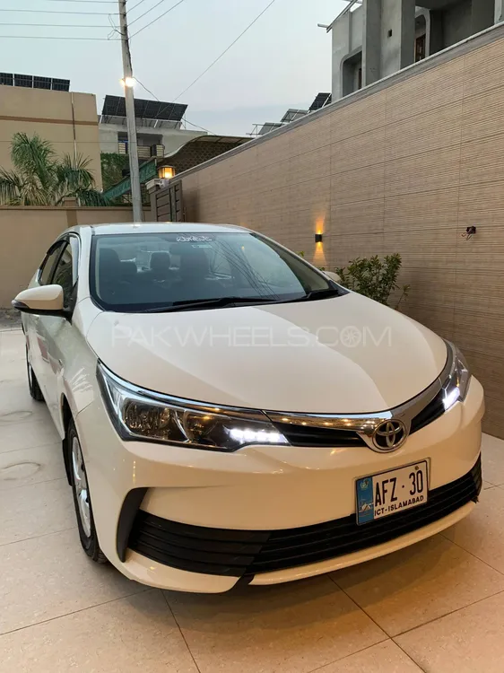 Toyota Corolla 2017 for Sale in Peshawar Image-1