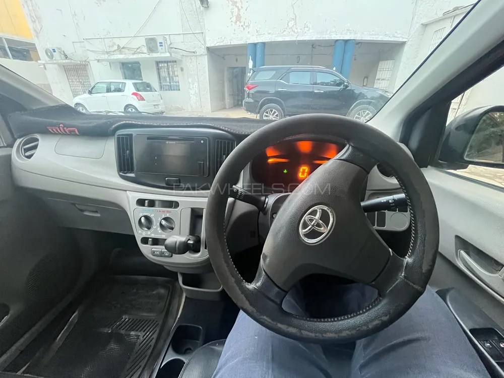 Toyota Pixis Epoch 2013 for Sale in Karachi Image-1