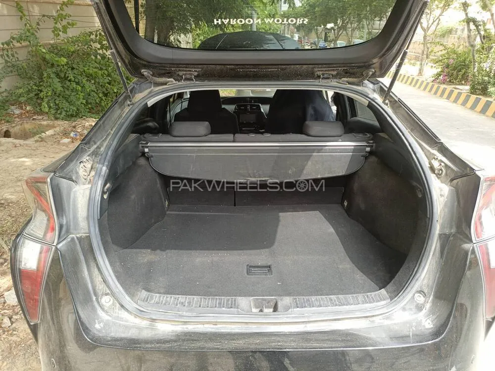 Toyota Prius 2018 for Sale in Karachi Toyota Prius 2018 for Sale in Karachi Image-7